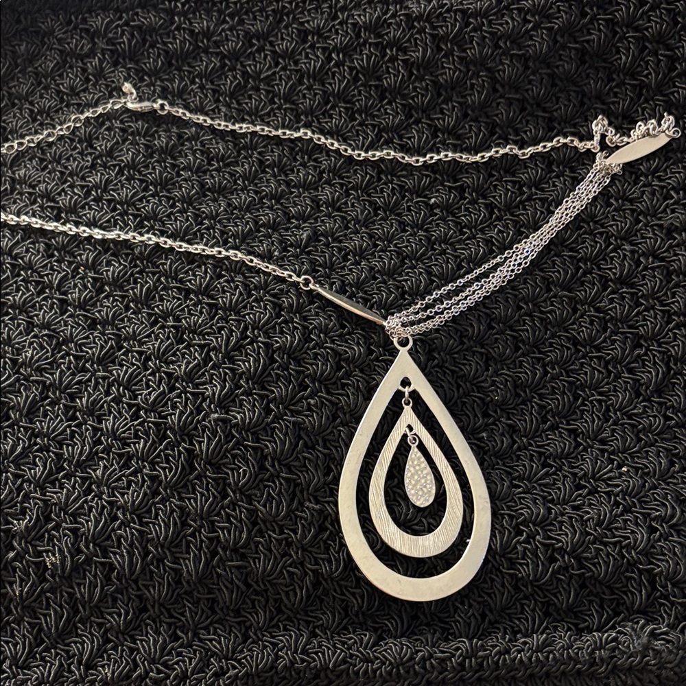Elegant Silver Teardrop Pendant Necklace